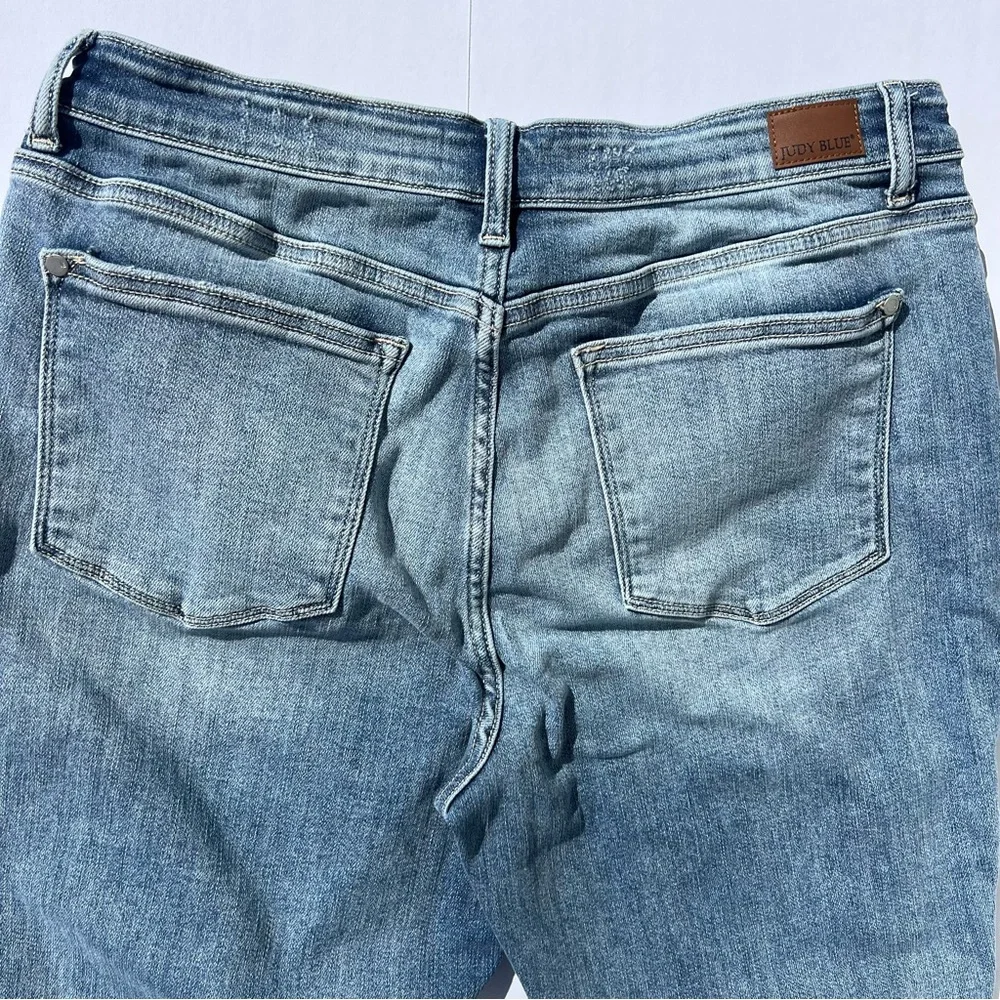 Judy Blue Los Angeles Distressed Boyfriend Jeans